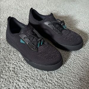 NWOB Vessi Kids Weekend Sneakers Size J4